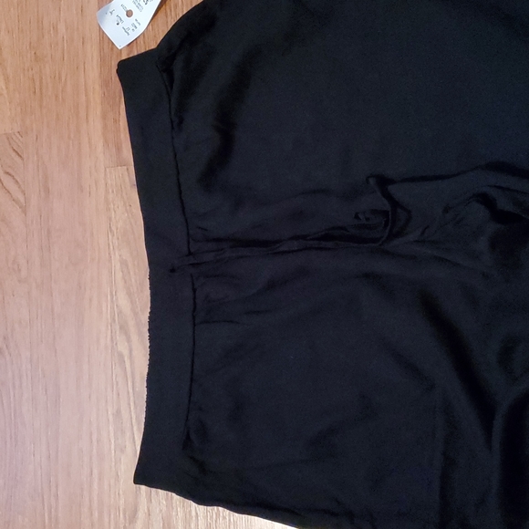 Jogger Style Capris NWT - Picture 4 of 8